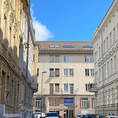 Art Design Gallery - Center